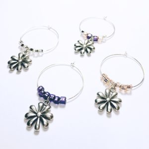 summer daisy wine charms, flower wine charms, daisy wine charms, daisy decor, wine charms daisies